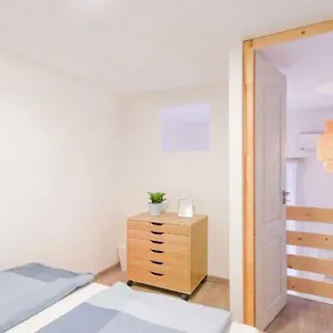 2 Bedroom Flat In Nyar Str., Boutique Appartamento